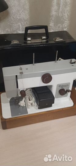 Швейная машина 
