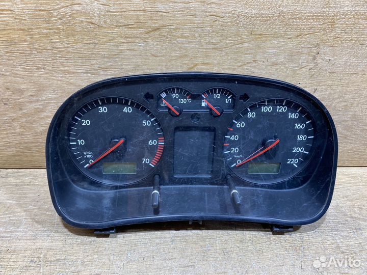 Панель приборов Volkswagen Golf 4 бензин 112708