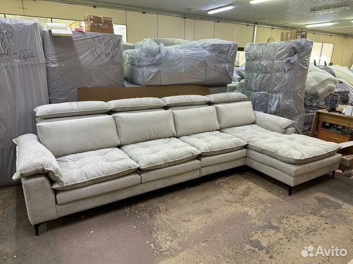 Дизайнерский угловой диван с пуфом