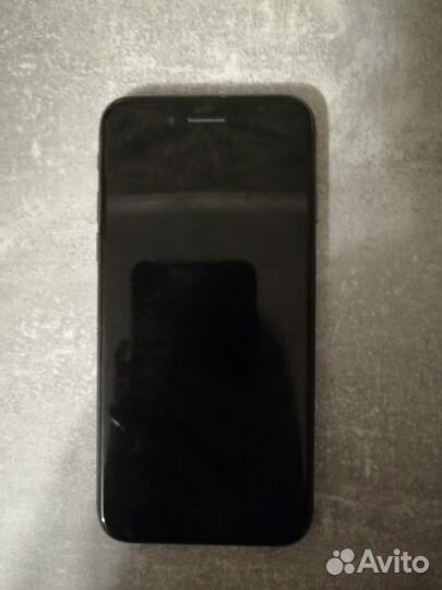 Телефон iPhone 8