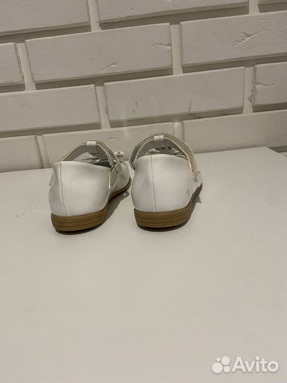 Туфли белые для девочки 24