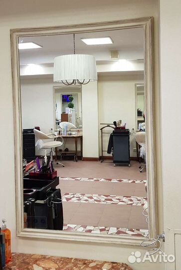 Зеркало настенное в раме