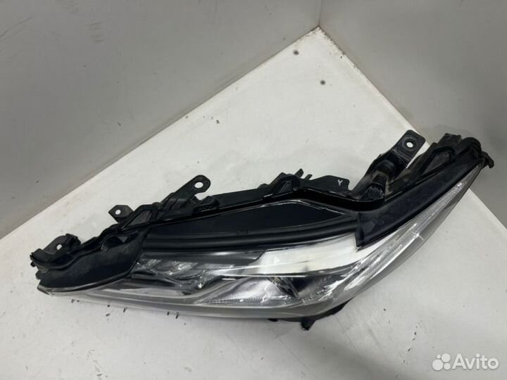 Фара передняя левая Toyota Camry V70/V75 2018-2023