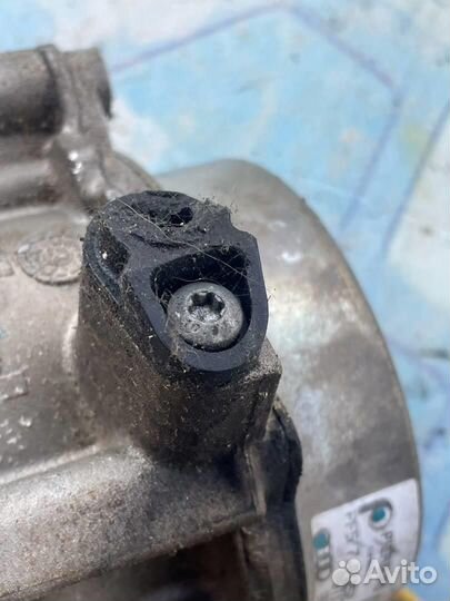 Насос вакуумный 06H145100AB