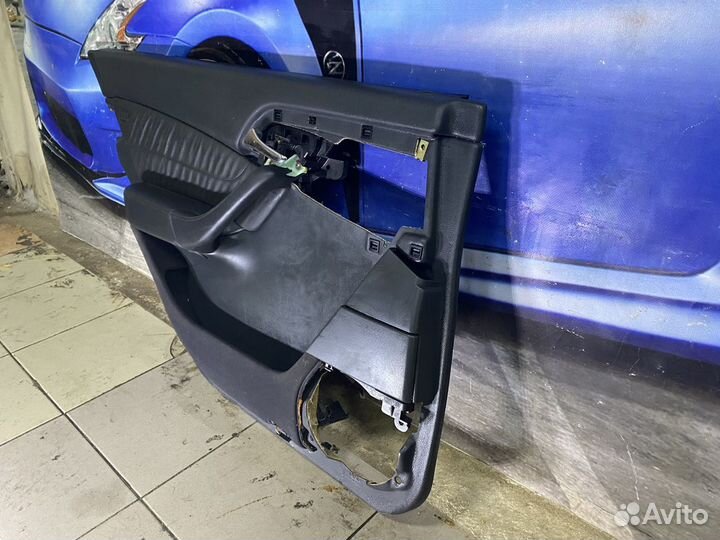 Обшивка левой задней двери Mercedes W220