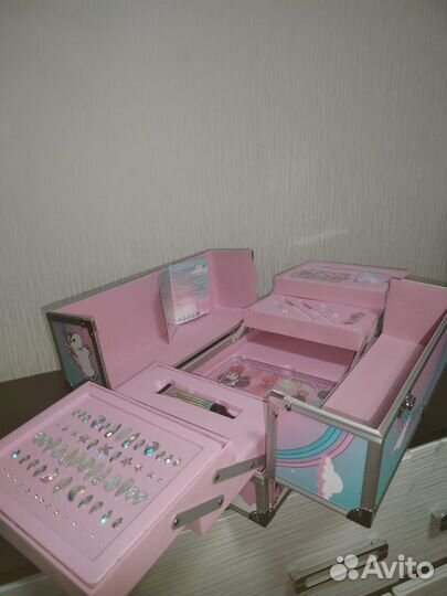 Детский чемодан с косметикой