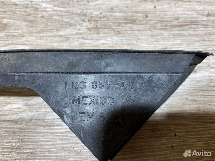 Кронштейн накладки левого зеркала New Beetle А4