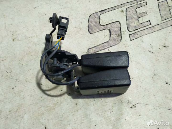 Замок ремня безопасности Audi A3 8V hatchback 1.8