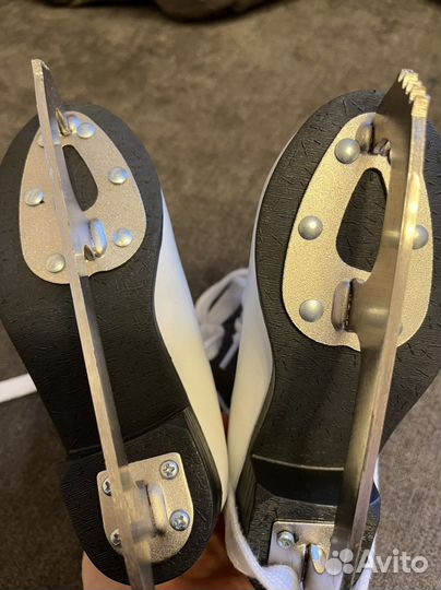 Коньки фигурные 30 размер