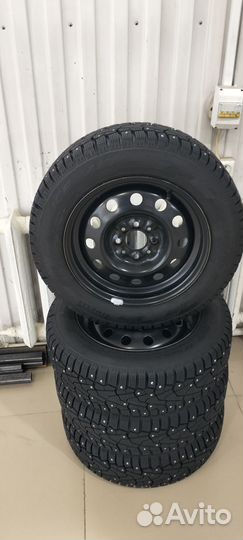 Pirelli ice zero 175 65 r14 в сборе на дисках