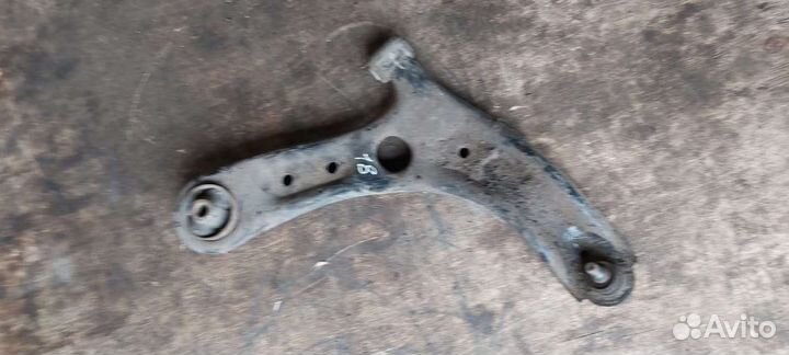 Хендай Солярис 2 передний правый рычаг