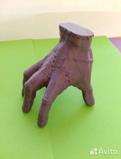 Венздей вещь рука