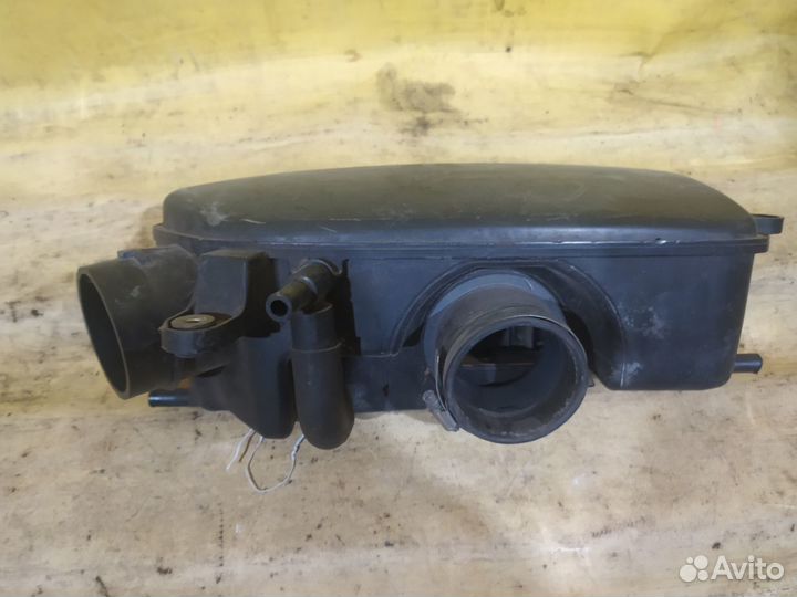 Корпус воздушного фильтра Subaru Impreza (G11 2000