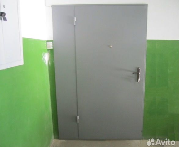 Подъездная дверь на этаже (хлопушка)