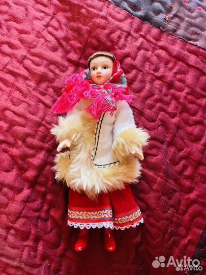 Кукла коллекционная в зимнем костюме