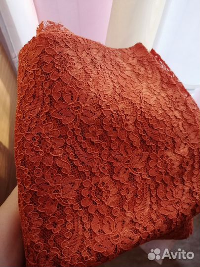 Отрез ткани-гипюр