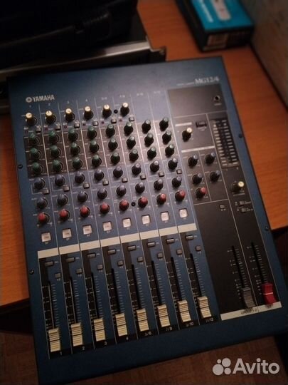 Пульт микшерный yamaha MG-12/4