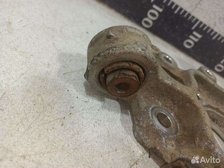 Кулак задний правый 52210swaa00