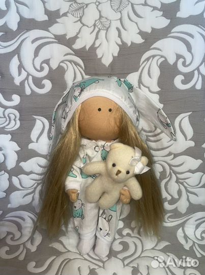 Кукла ручной работы с одеждой