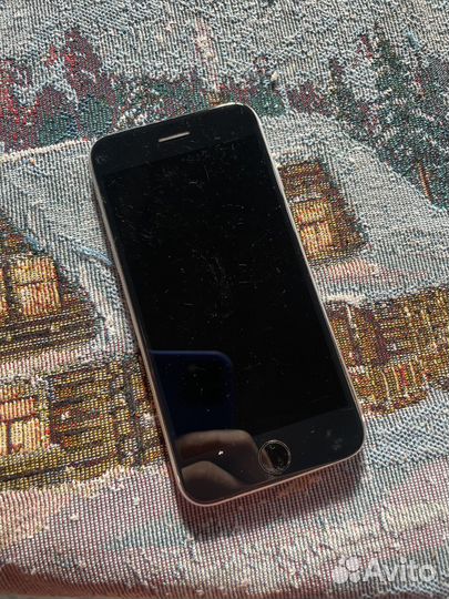 Телефон iPhone SE2020