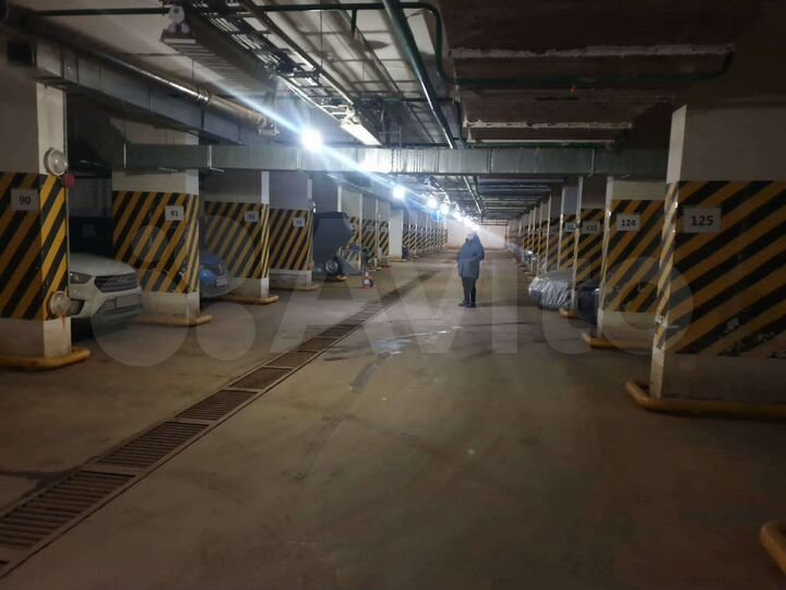 Машиноместо, 15 м²