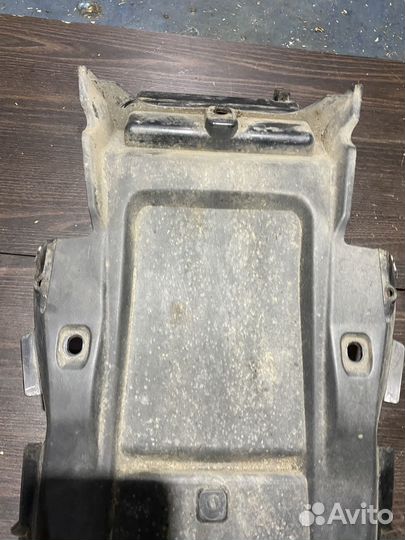 Пластик подрамника для Suzuki GSR750 11-16