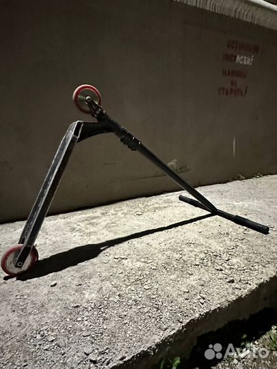 Трюковой самокат кастом в парк