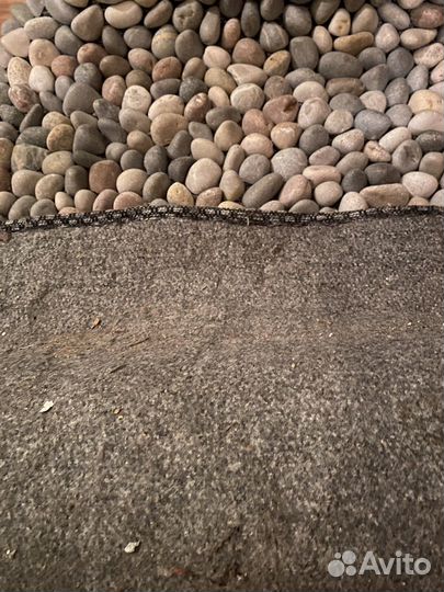 Массажный коврик из камней