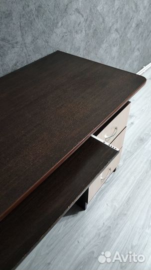 Стол письменный