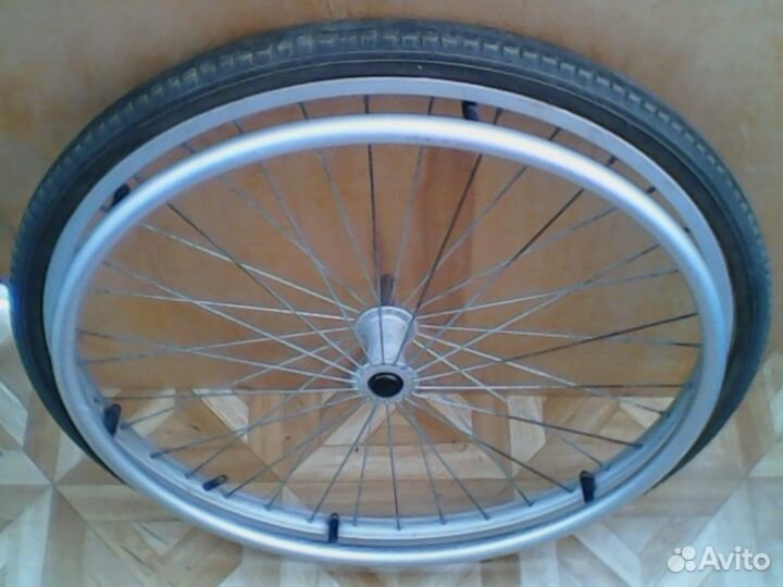 Пара колес для инвалидной коляски