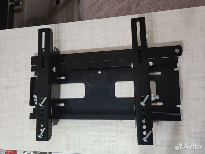 Кронштейн для телевизора на стену универсальный