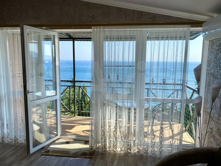 2-к. квартира, 60 м², 3/3 эт.