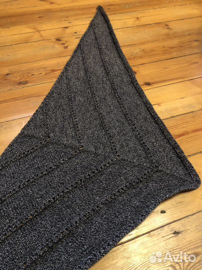 Вязаная шапка, варежки и бактус