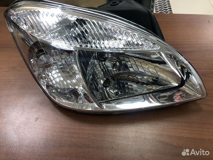 Фара передняя правая Kia Rio 2005-2011