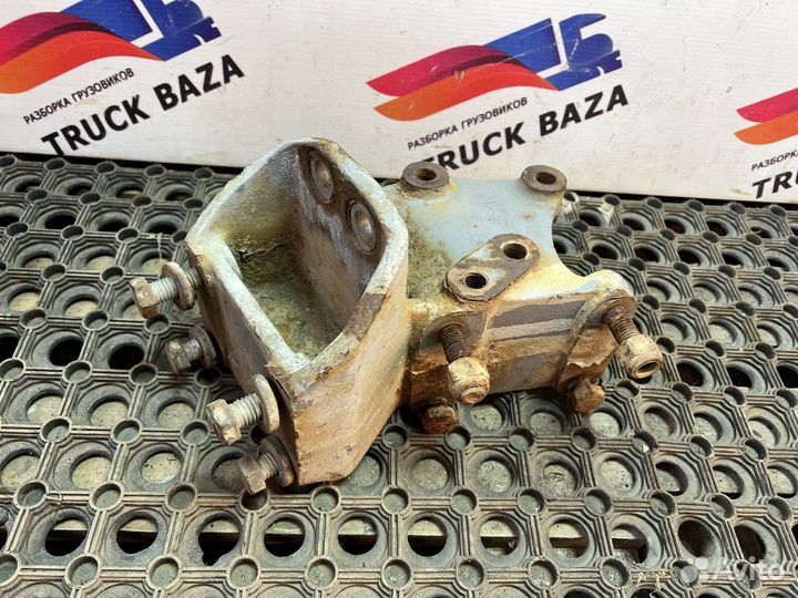 Кронштейн крепления торсиона правый