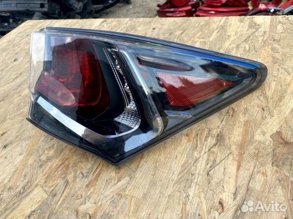 Задний правый фонарь Лексус джс 4 2018