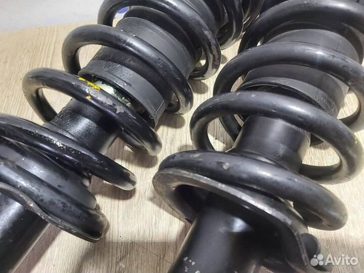 Стойки передние пара Toyota Mark 2 GX110