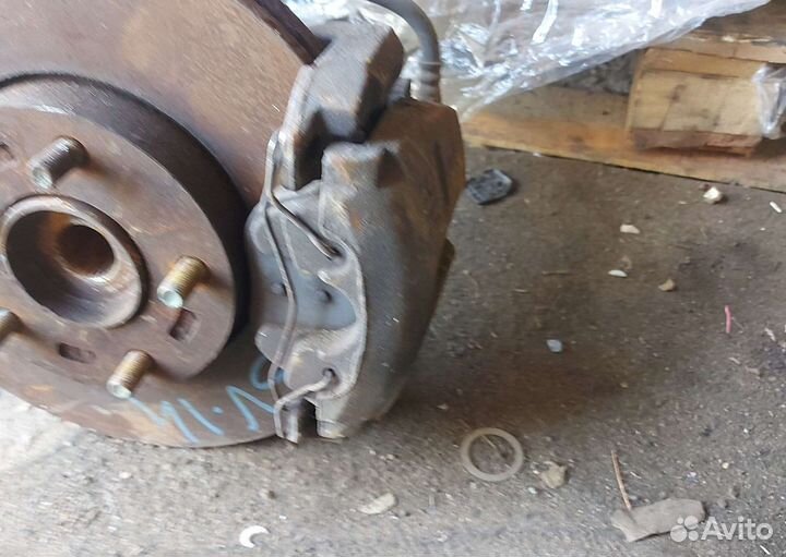 Суппорт передний Мазда 3 bl