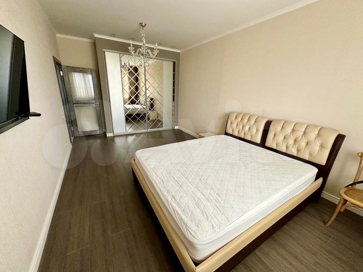 4-к. квартира, 108 м², 4/10 эт.