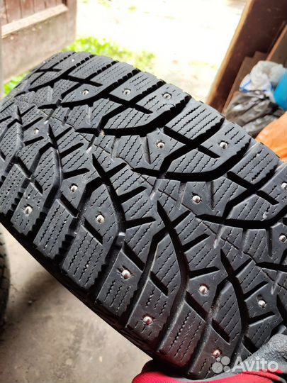 Bridgestone Blizzak Spike-02 215/65 R16