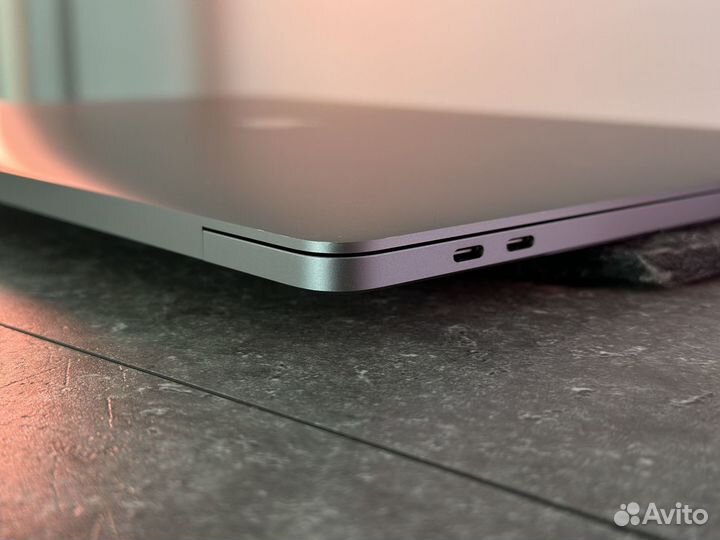 MacBook Pro 16 2019 32/512/i9/5300m 25 циклов