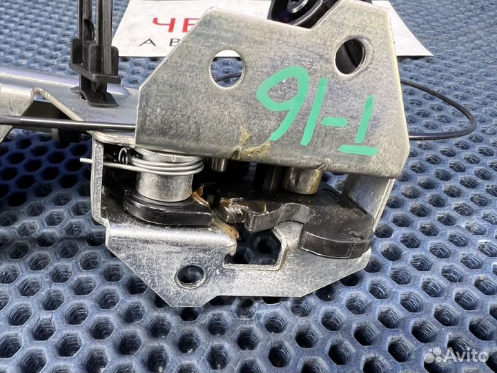 Замок стекла крышки двери багажника Touareg GP