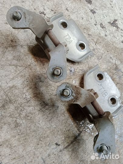 Петли передней левой двери Chevrolet Lanos