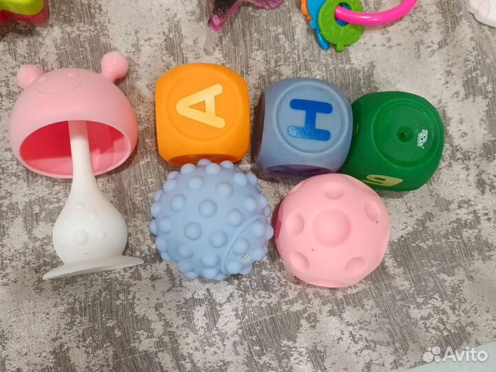 Погремушки, пульт, грызунки, нло, кубики. Пакет
