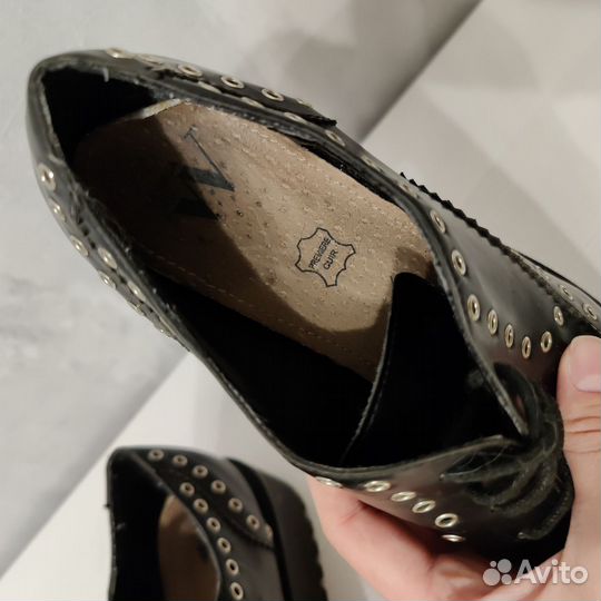 Черные ботинки лоферы с люверсами