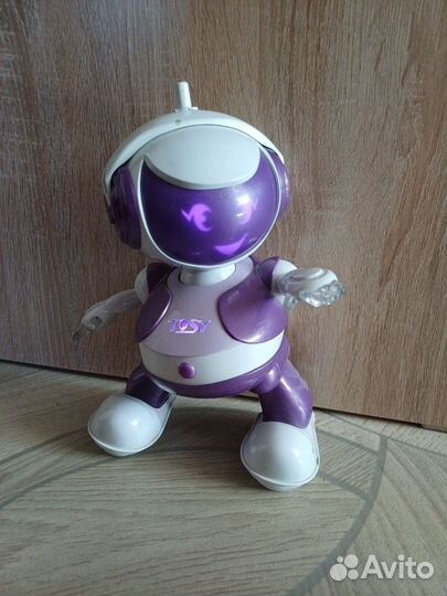 Робот tosy