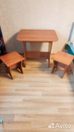 Стол и табуретки бу