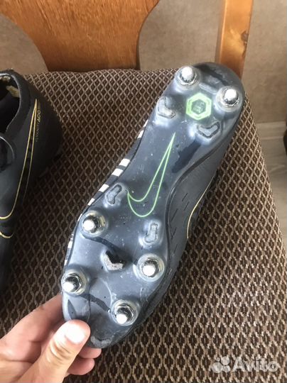 Футбольные бутсы nike
