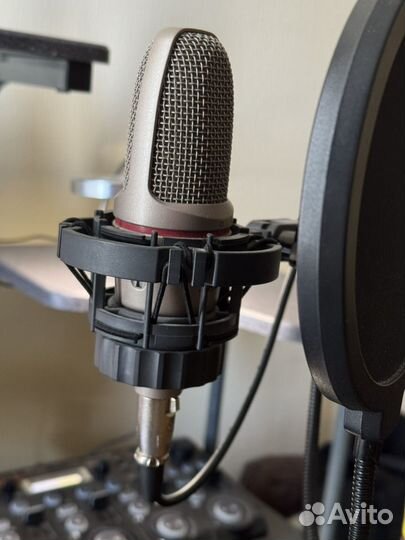 Микрофон студийный AKG C3000B