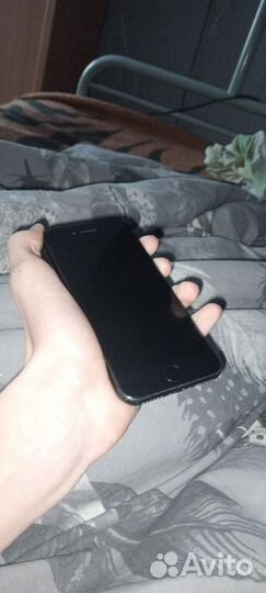 Телефон iPhone se 2020